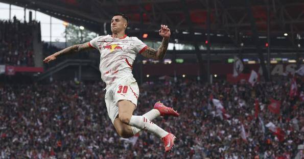 22岁德甲妖锋横空出世,,看不上沙特土豪,,转会费1亿欧两大豪门疯抢